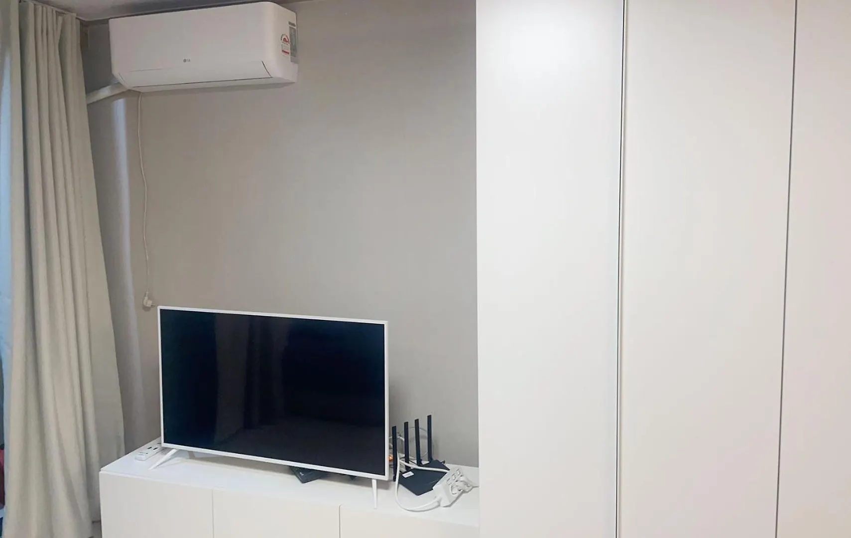 Gangnam Sinnonhyeon Subway Station Studio Apartment Can Accommodate Four People Basement No Window 105 سيول