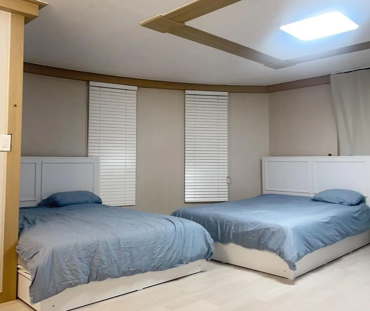 Gangnam Sinnonhyeon Subway Station Studio Apartment Can Accommodate Four People Basement No Window 105 سيول
